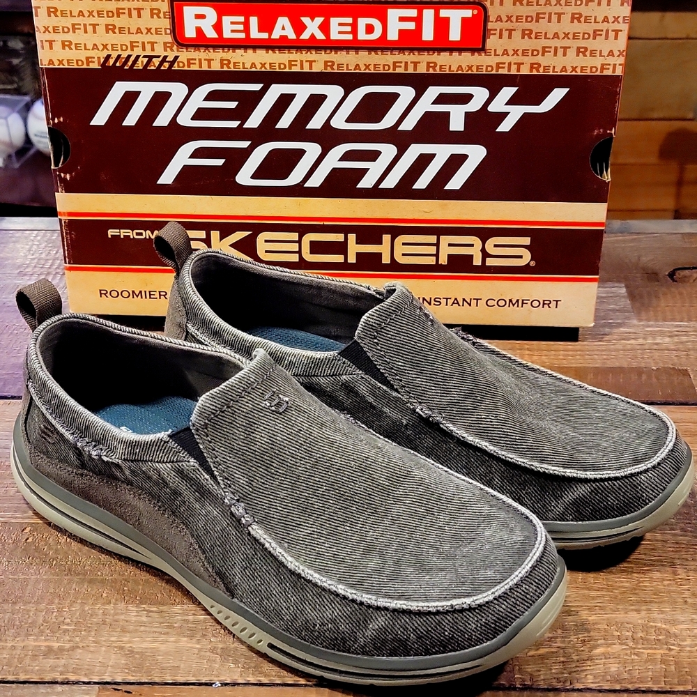 Men's sketches shoes size 9.5, new without tags, with original box.